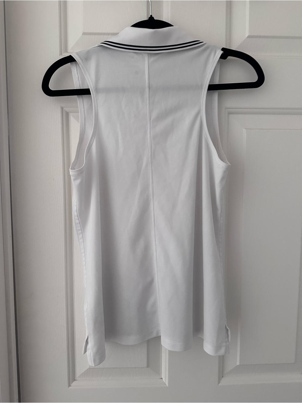 Nike Women’s White Sleeveless Polo Shirt - Picture 9 of 9